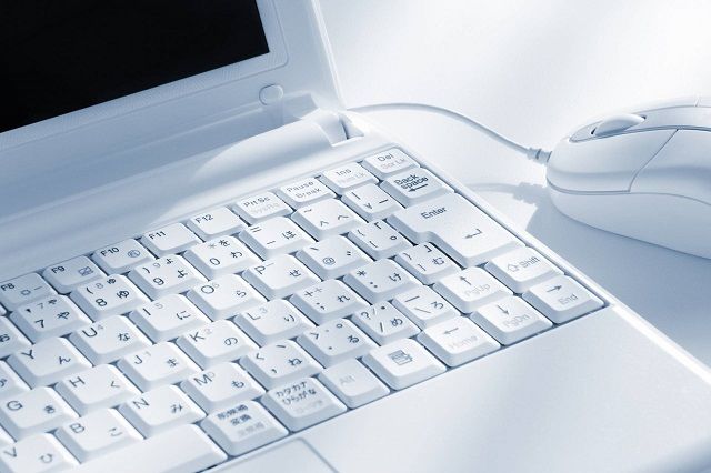 白色のパソコン